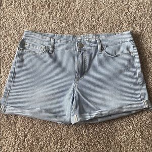 GAP Boyfriend Short - seersucker print